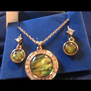 listing-status-banner